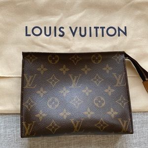 ❌SOLD❌ LOUIS VUITTON monogram Toilette 19